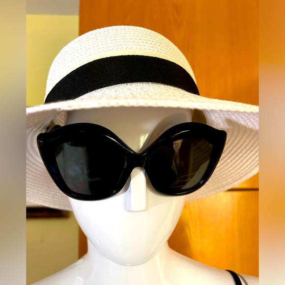 Gucci sunglasses large black frame black lenses green velvet case green pouch - Picture 3 of 12